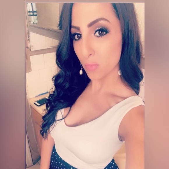 Meet your Posher, Amanda - Picture 2 of 2